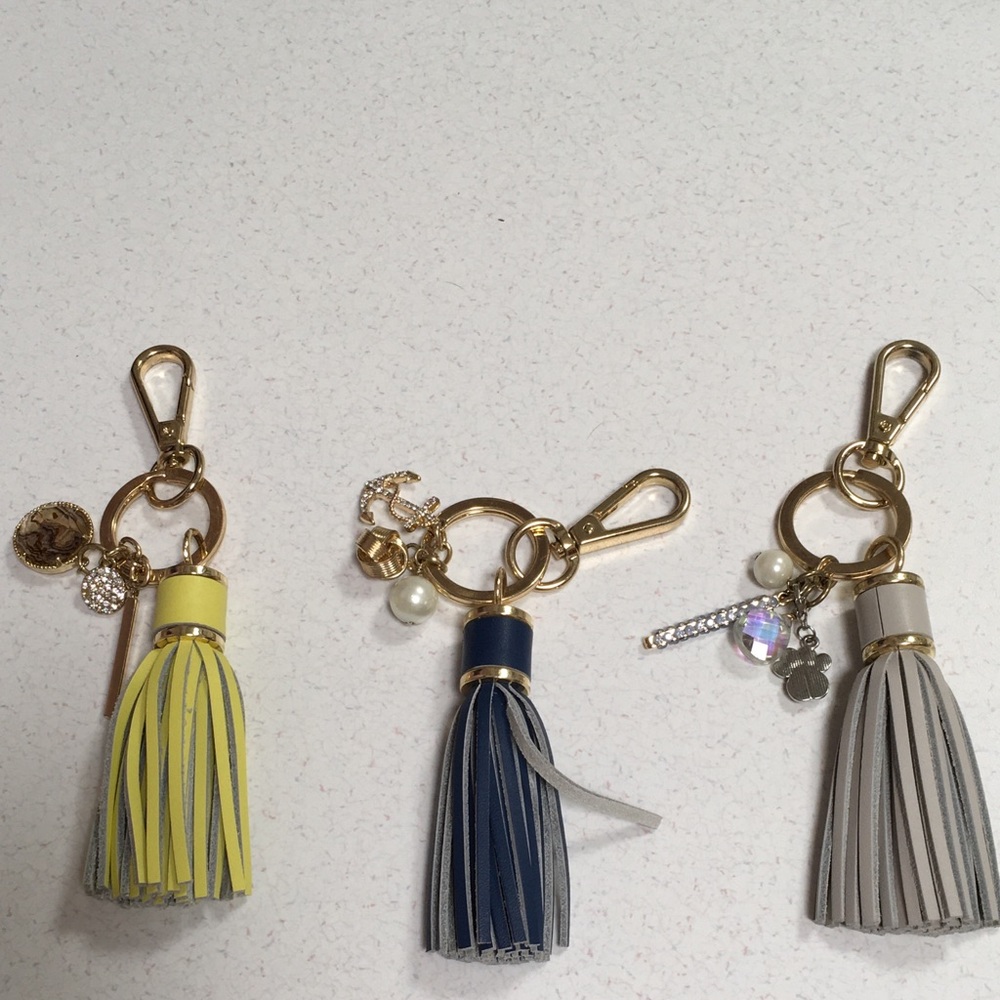 Bag charm / key chain.  SOLD SEPARATELY.